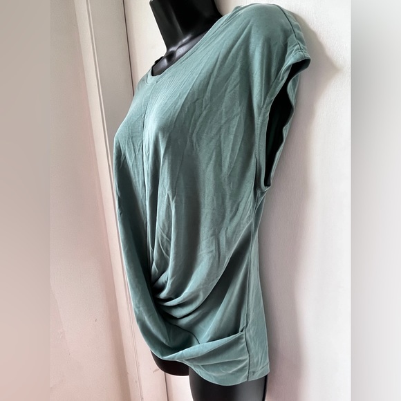 Gilli Short Sleeve Knot Twist Hem Tunic Blouse  size S - Picture 3 of 8